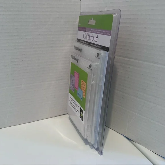Cuttlebug 4-pc embossing folders - ROBOTZ - Picture 5 of 10